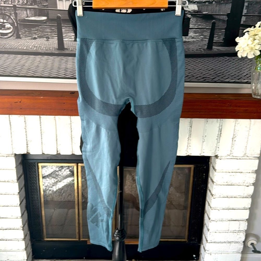Victoria’s Secret PINK Seamless Leggings Large RN54867 Stretch Blue Green Gym